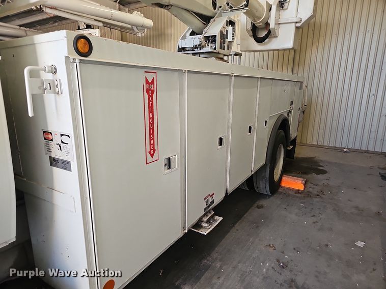 image for item OG9315 2007 International 7400   bucket truck