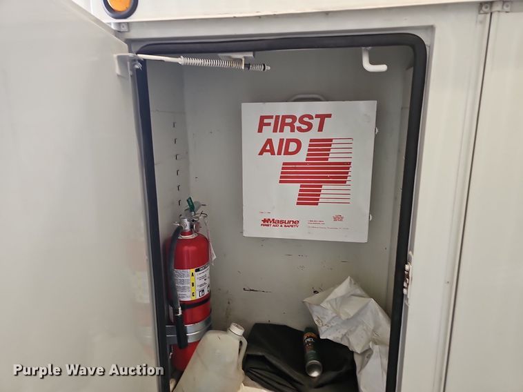 image for item OG9315 2007 International 7400   bucket truck