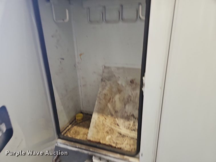 image for item OG9315 2007 International 7400   bucket truck