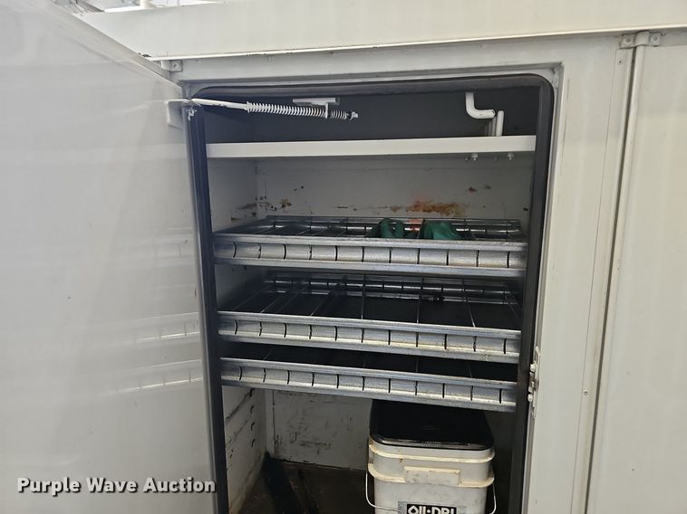 image for item OG9315 2007 International 7400   bucket truck