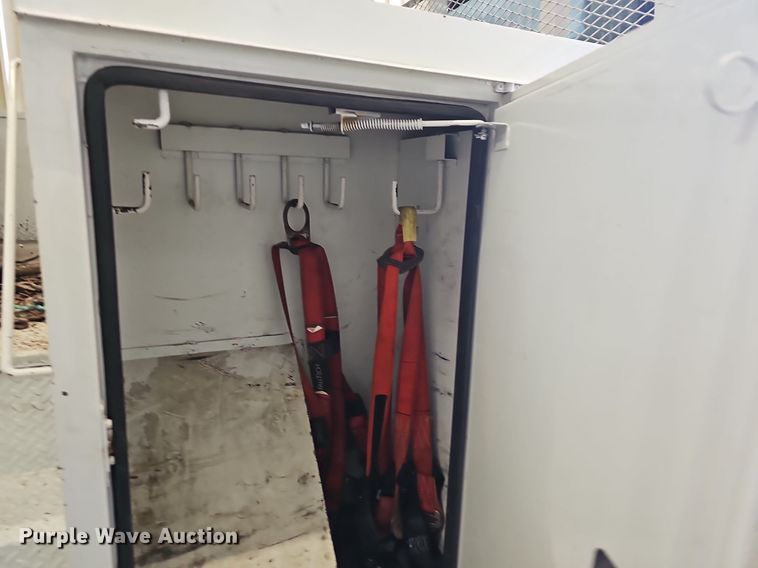 image for item OG9315 2007 International 7400   bucket truck