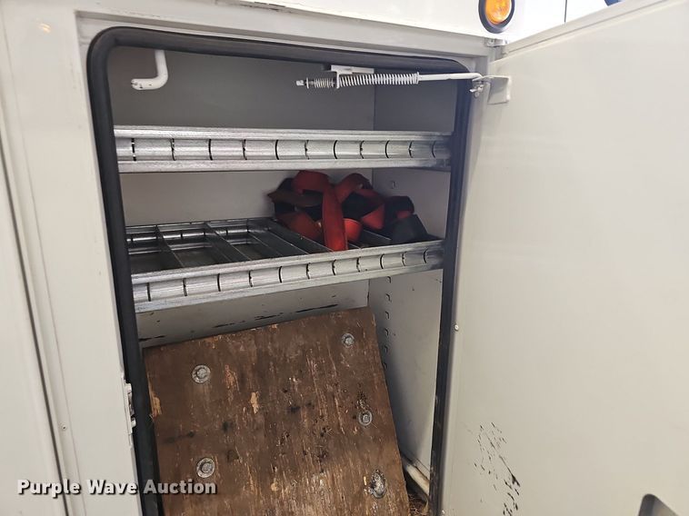 image for item OG9315 2007 International 7400   bucket truck