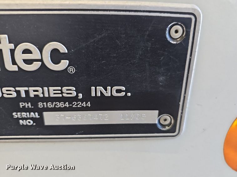 image for item OG9315 2007 International 7400   bucket truck