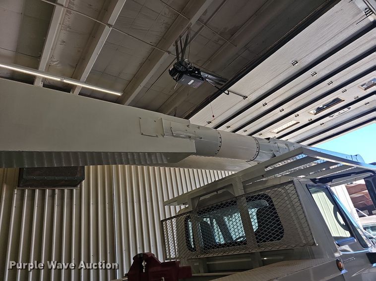 image for item OG9315 2007 International 7400   bucket truck