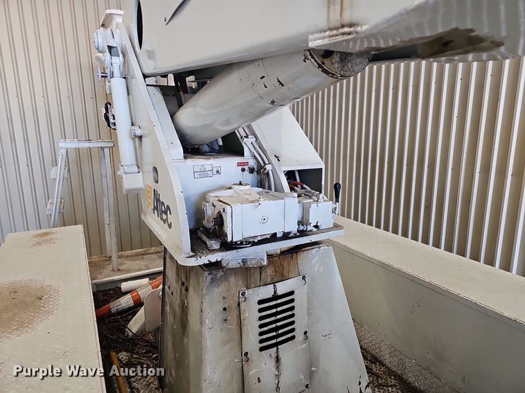 image for item OG9315 2007 International 7400   bucket truck