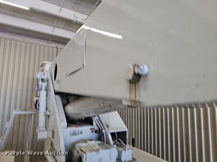 image for item OG9315 2007 International 7400   bucket truck