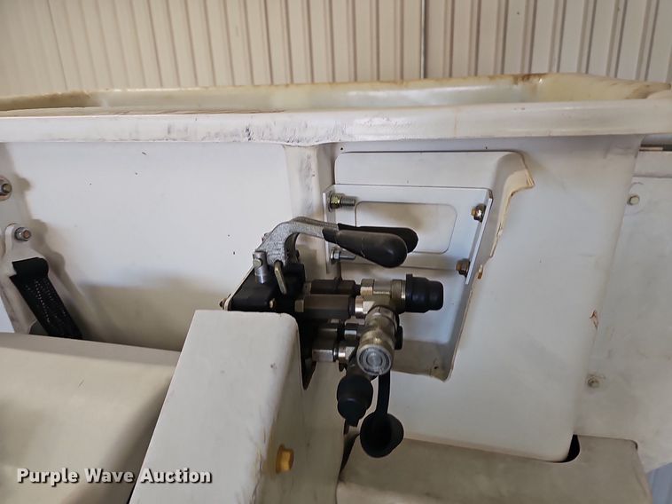 image for item OG9315 2007 International 7400   bucket truck