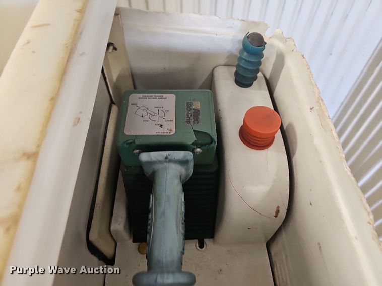 image for item OG9315 2007 International 7400   bucket truck