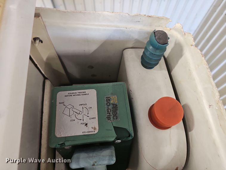 image for item OG9315 2007 International 7400   bucket truck