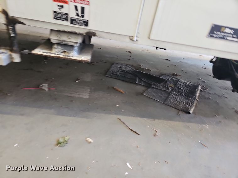 image for item OG9315 2007 International 7400   bucket truck