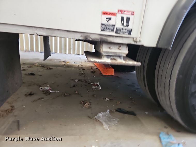 image for item OG9315 2007 International 7400   bucket truck