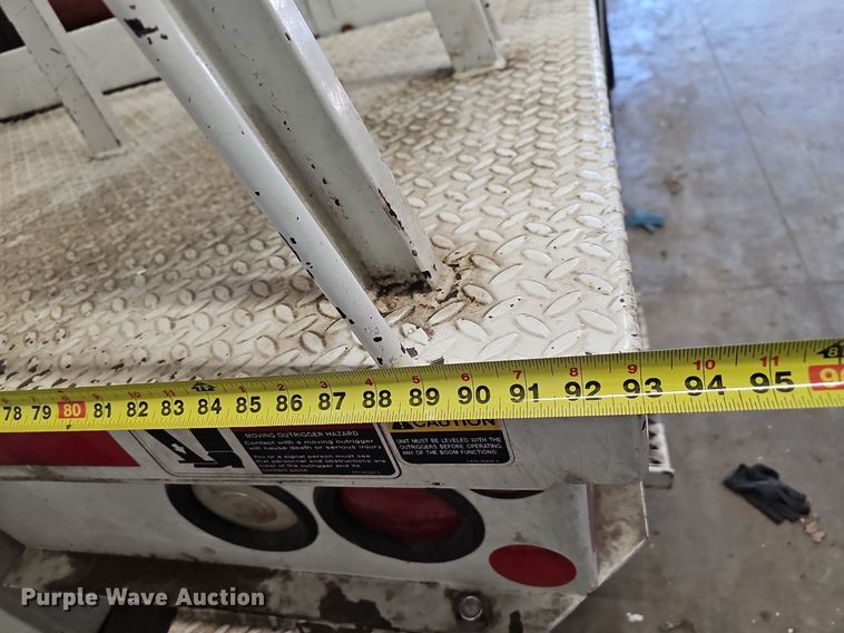 image for item OG9315 2007 International 7400   bucket truck