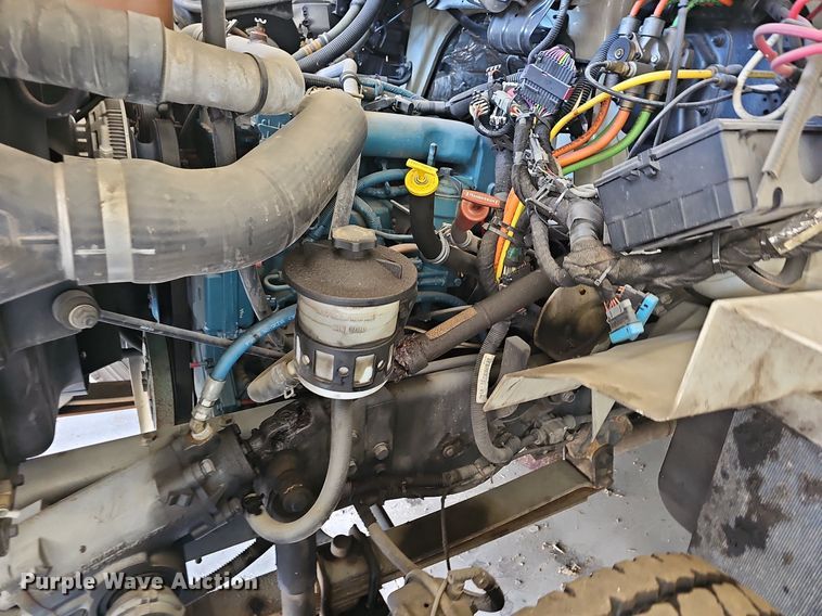 image for item OG9315 2007 International 7400   bucket truck