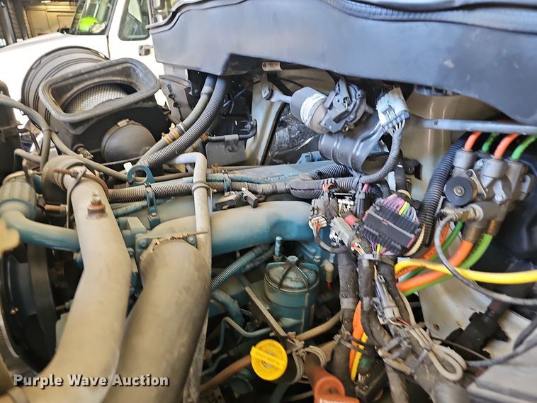 image for item OG9315 2007 International 7400   bucket truck