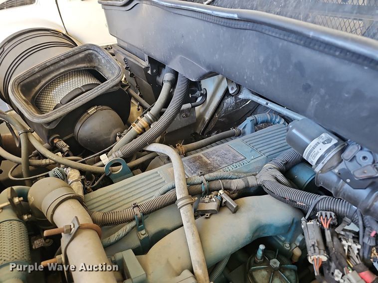 image for item OG9315 2007 International 7400   bucket truck