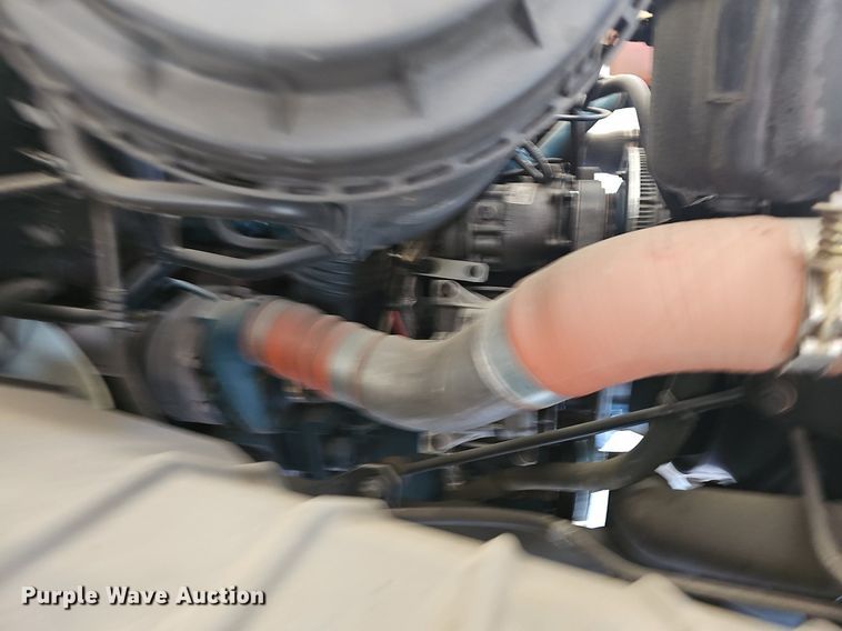 image for item OG9315 2007 International 7400   bucket truck