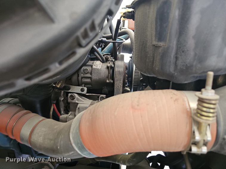 image for item OG9315 2007 International 7400   bucket truck