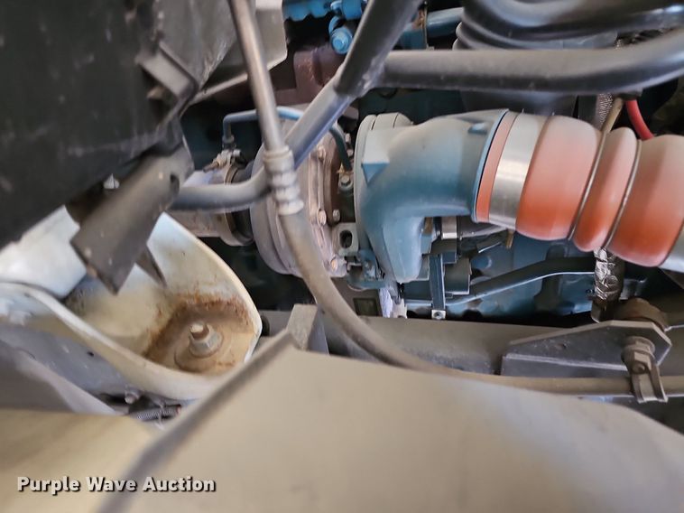 image for item OG9315 2007 International 7400   bucket truck