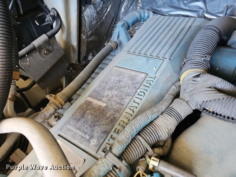 image for item OG9315 2007 International 7400   bucket truck