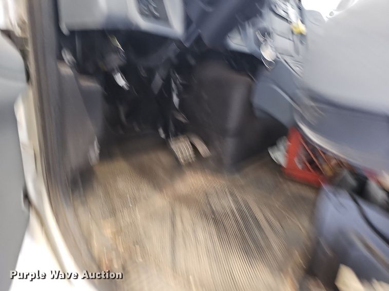 image for item OG9315 2007 International 7400   bucket truck