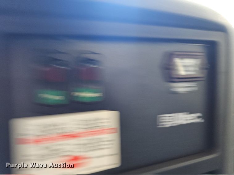 image for item OG9315 2007 International 7400   bucket truck