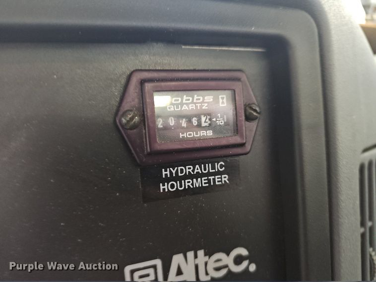 image for item OG9315 2007 International 7400   bucket truck