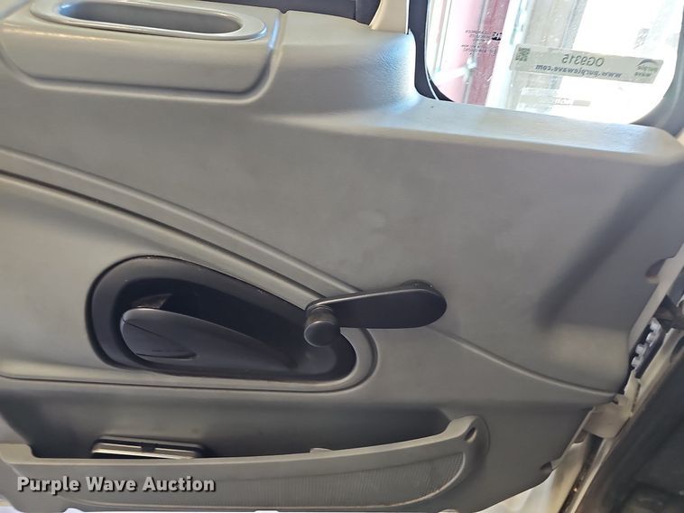 image for item OG9315 2007 International 7400   bucket truck