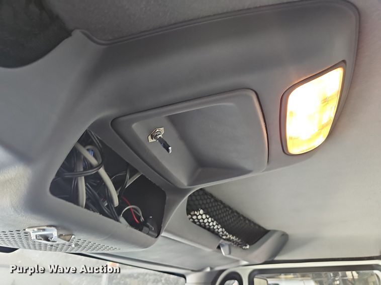 image for item OG9315 2007 International 7400   bucket truck