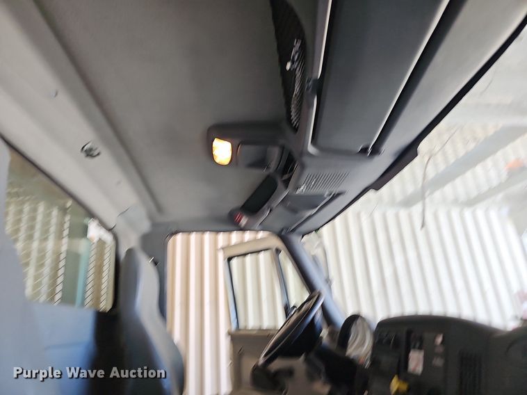 image for item OG9315 2007 International 7400   bucket truck