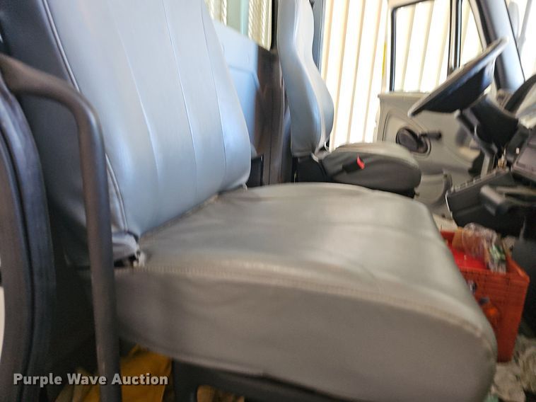 image for item OG9315 2007 International 7400   bucket truck