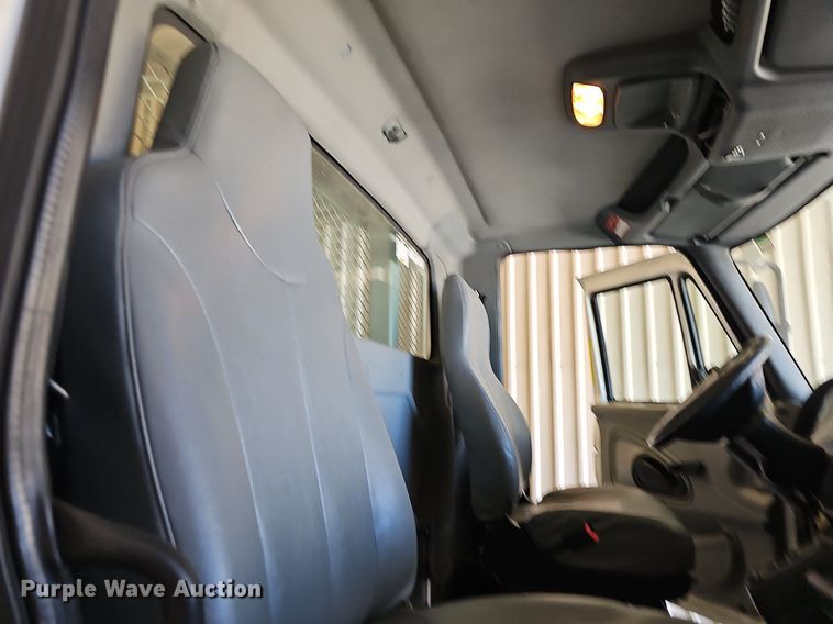 image for item OG9315 2007 International 7400   bucket truck