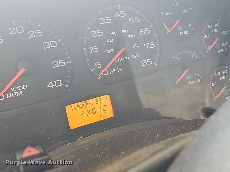 image for item OG9315 2007 International 7400   bucket truck