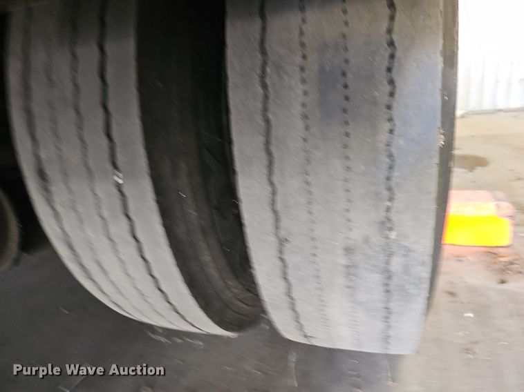 image for item OG9315 2007 International 7400   bucket truck