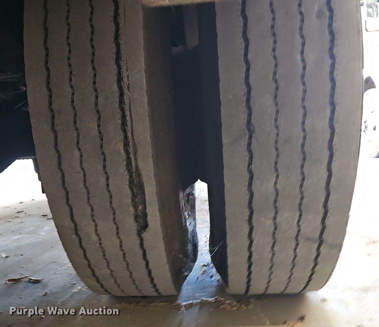 image for item OG9315 2007 International 7400   bucket truck