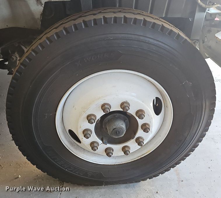 image for item OG9315 2007 International 7400   bucket truck