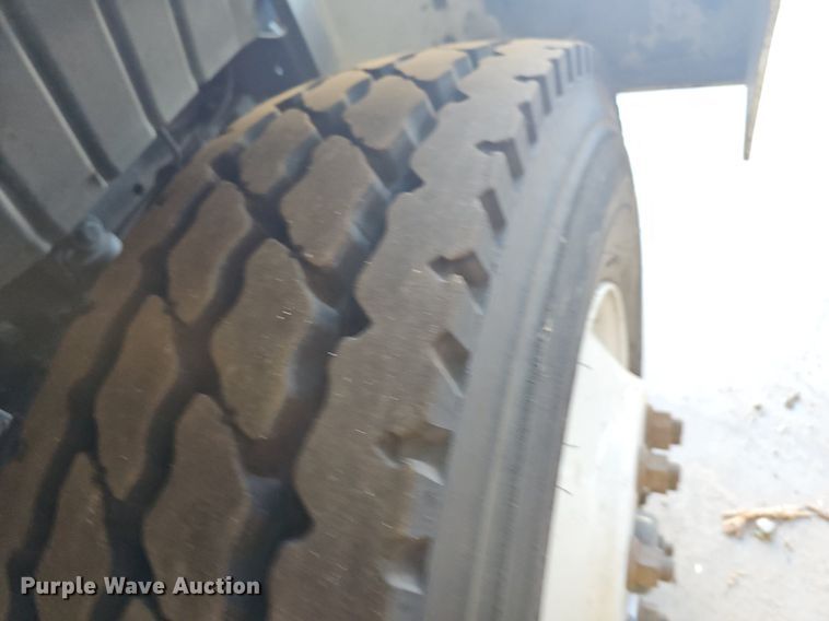 image for item OG9315 2007 International 7400   bucket truck