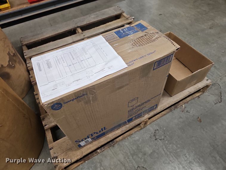 image for item OG9315 2007 International 7400   bucket truck