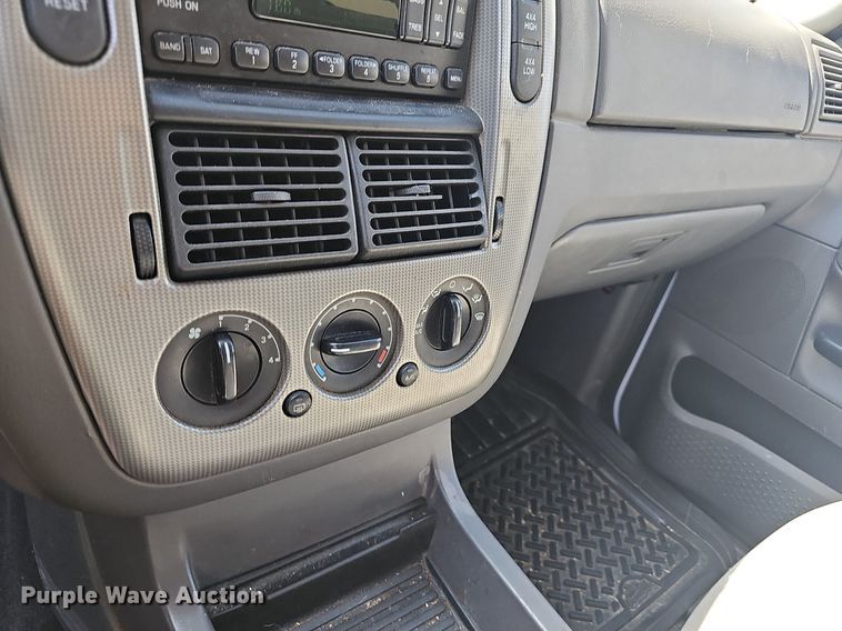 image for item OG9319 2005 Ford Explorer XLT SUV