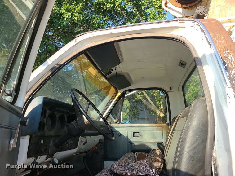 image for item DI3001 1990 GMC C7000  crane truck