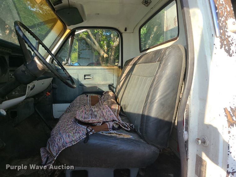 image for item DI3001 1990 GMC C7000  crane truck