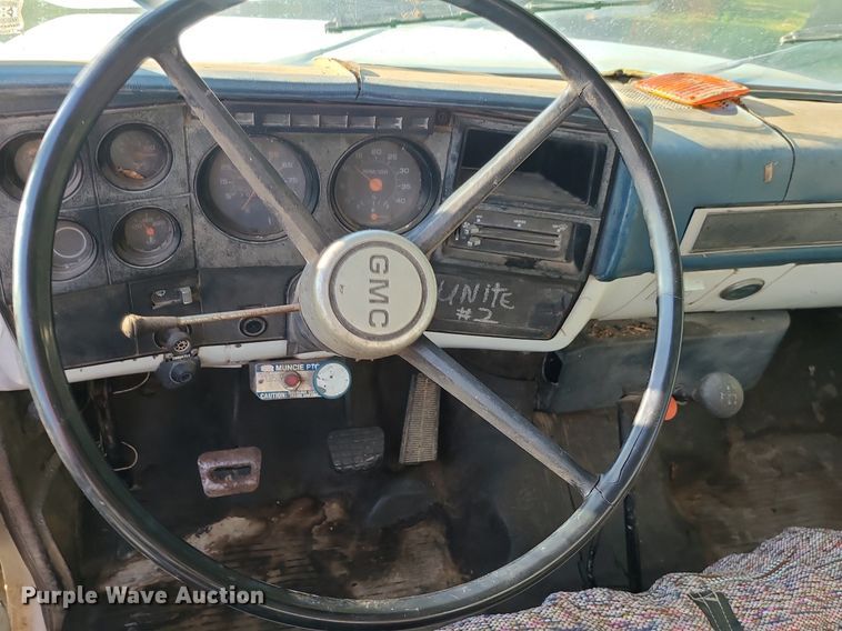 image for item DI3001 1990 GMC C7000  crane truck