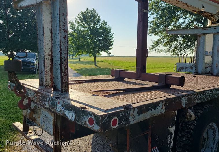 image for item DI3001 1990 GMC C7000  crane truck