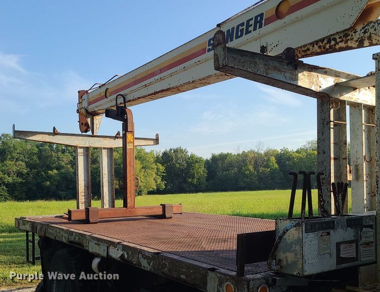 image for item DI3001 1990 GMC C7000  crane truck