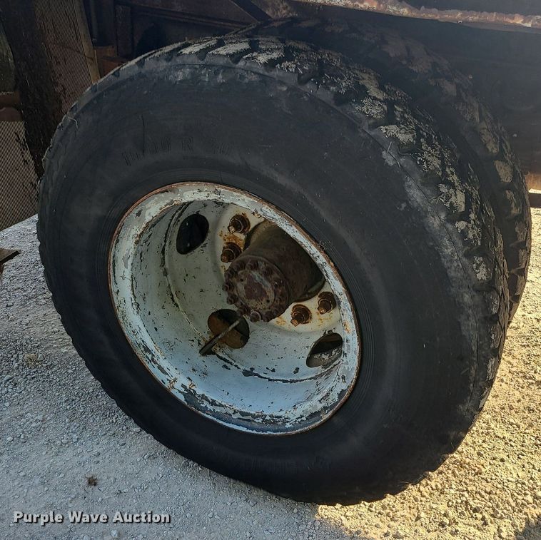 image for item DI3001 1990 GMC C7000  crane truck