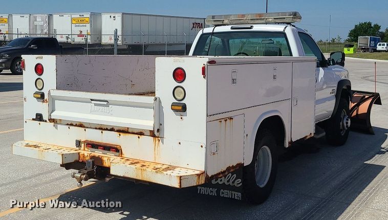 image for item DI3004 2004 Chevrolet Silverado 3500  utility bed pickup truck