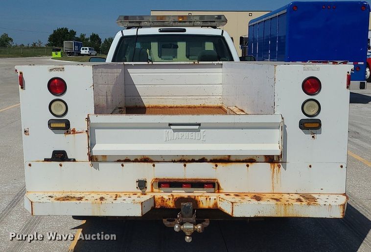 image for item DI3004 2004 Chevrolet Silverado 3500  utility bed pickup truck