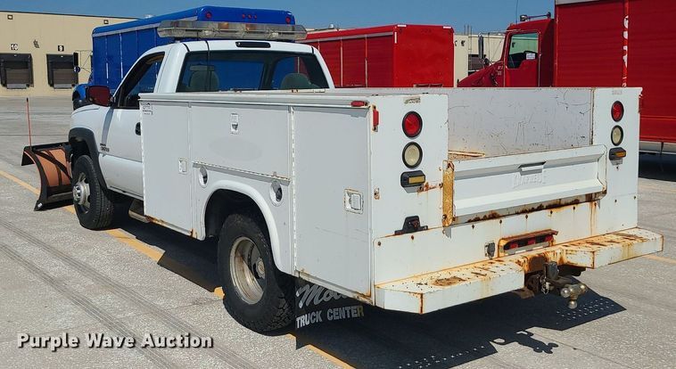 image for item DI3004 2004 Chevrolet Silverado 3500  utility bed pickup truck