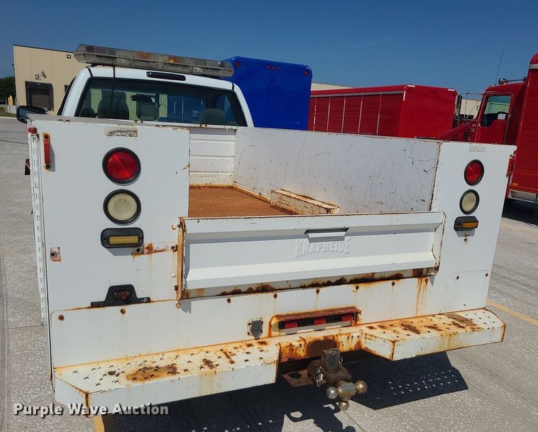 image for item DI3004 2004 Chevrolet Silverado 3500  utility bed pickup truck