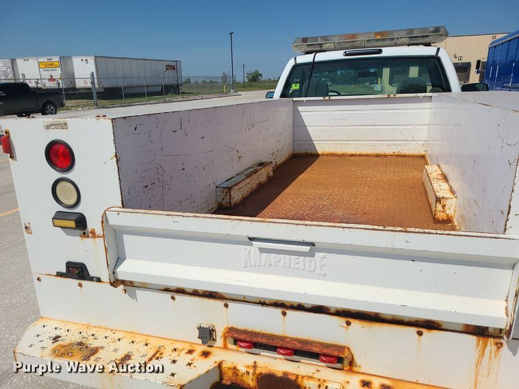 image for item DI3004 2004 Chevrolet Silverado 3500  utility bed pickup truck