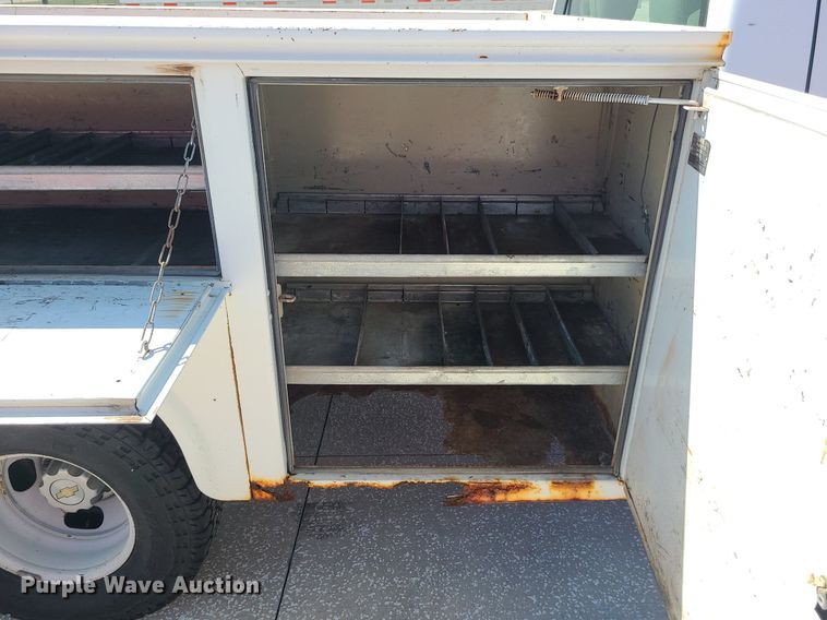 image for item DI3004 2004 Chevrolet Silverado 3500  utility bed pickup truck